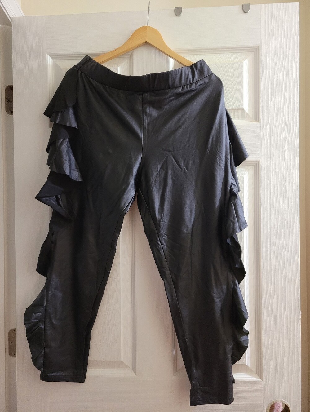 SHEIN Black Faux Leather Ruffle Side Ankle Pants